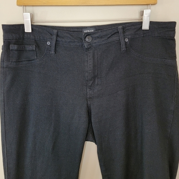 Just Black | Black Skinny Jeans with Frayed Cut Off Hem - Picture 5 of 7